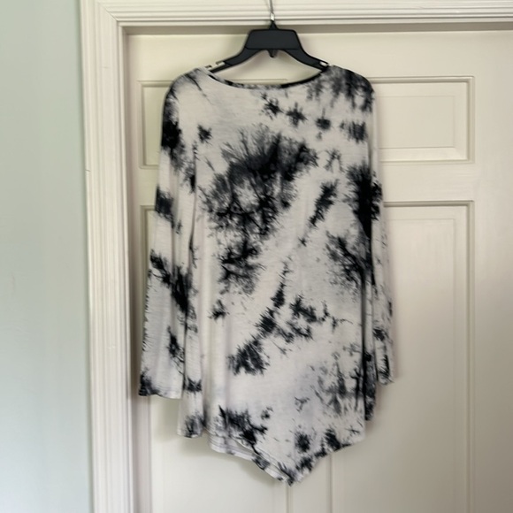 DJT White & Black Long Sleeve Tunic Top Dress with Handkerchief Double  Hemline - Picture 5 of 5